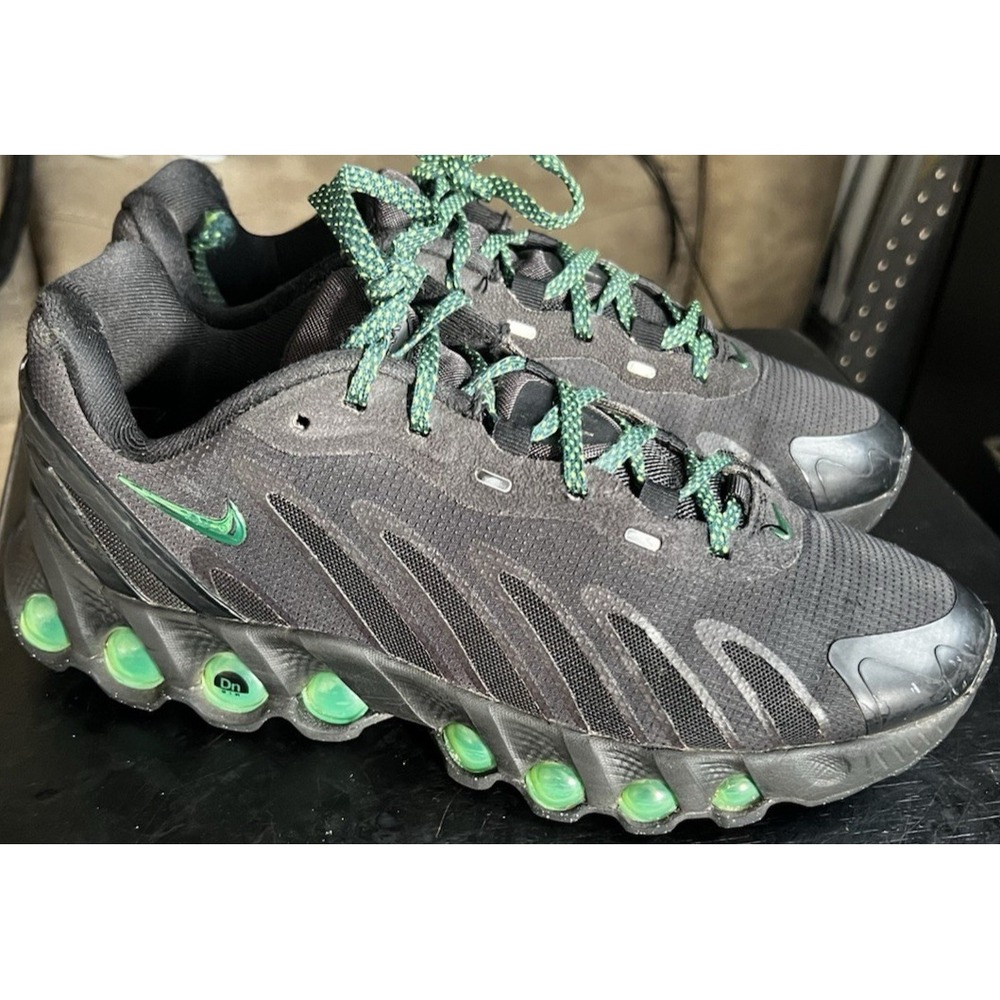 Nike Air Max DN8 Boy's Size 5.5 Youth Black/Green Strike/Noir